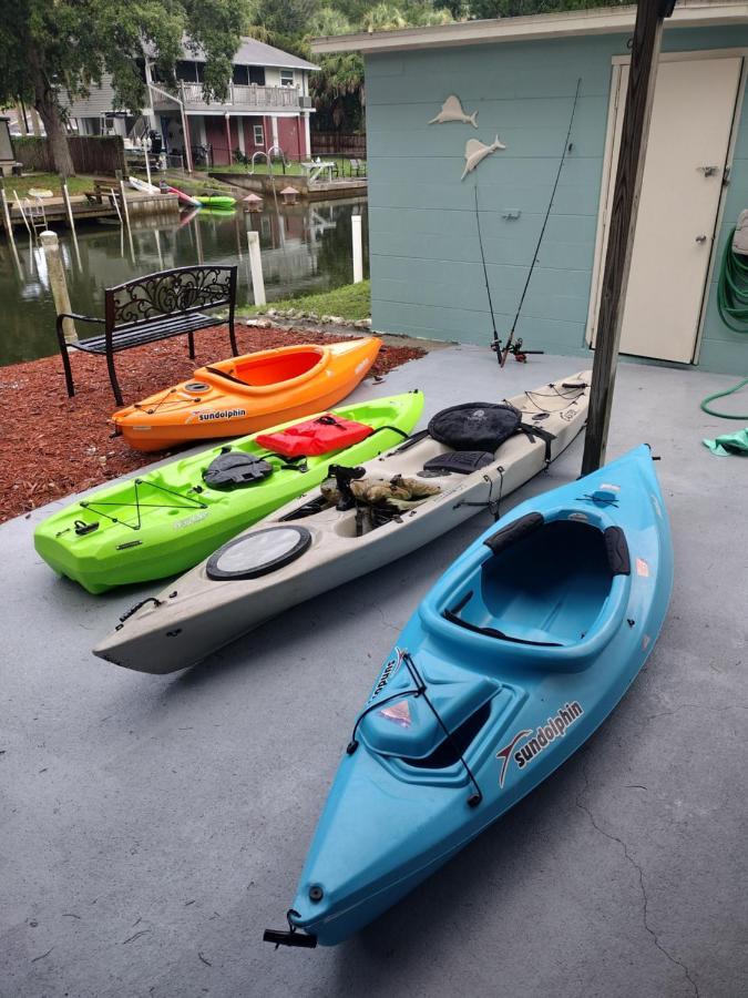 Cozy Vintage Waterfront Home With Fireplace And Kayaks Spring Hill Bagian luar foto